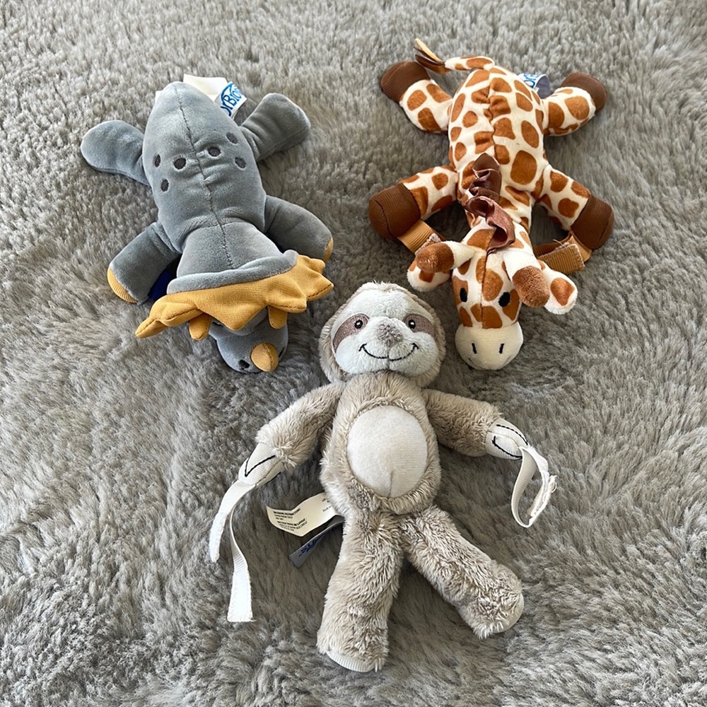 Dr Browns Baby Dinosaur Giraffe Triceratops Pacifer Holder Plush Stuffed Animal